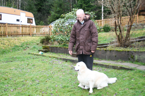 Husse och Ludde trŠnar apportering
